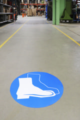 Adhesive safety pictogram, Wear safety footwear