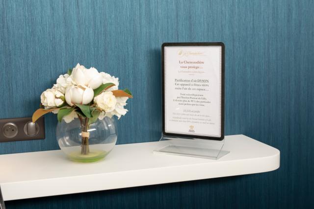 Acrylic Table Top Sign Holder with A4 Magneto Frame Display Pocket, Double-sided T-Shape, Portrait