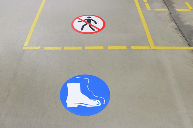 Adhesive safety pictogram, Wear safety footwear